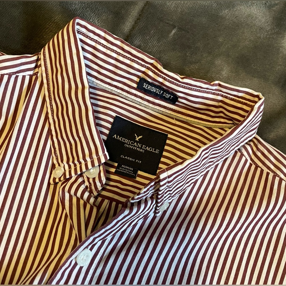 American Eagle / Maroon Striped Dress Shirt / Mens Medium / Classic Fit